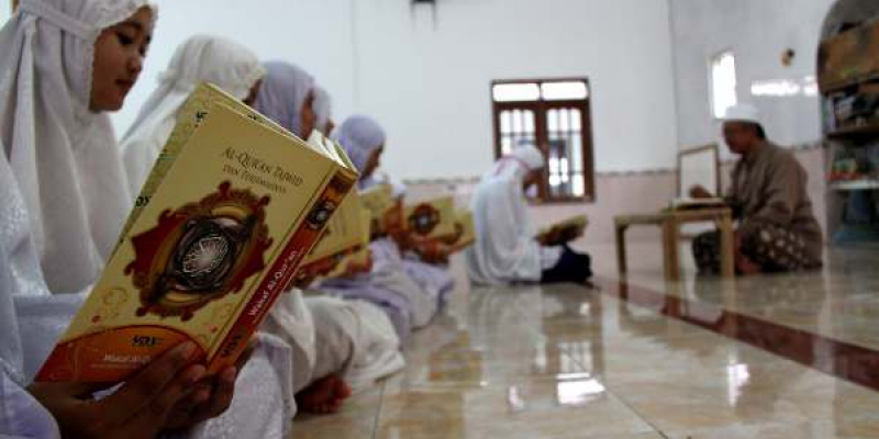 Al Quran Wakaf Sampai di Pulau Bawean