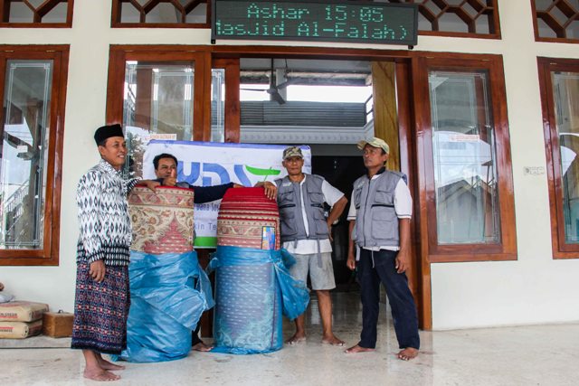 Karpet untuk masjid Al-Falah