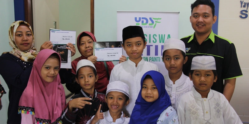YDSF Surabaya Berikan Beasiswa Yatim Sebesar Rp. 78.800.000,-