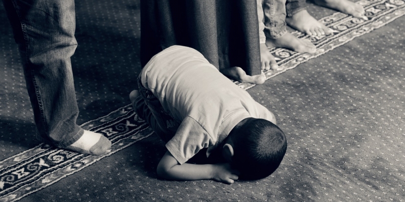 Hukum Mengajak Anak Kecil ke Masjid | YDSF