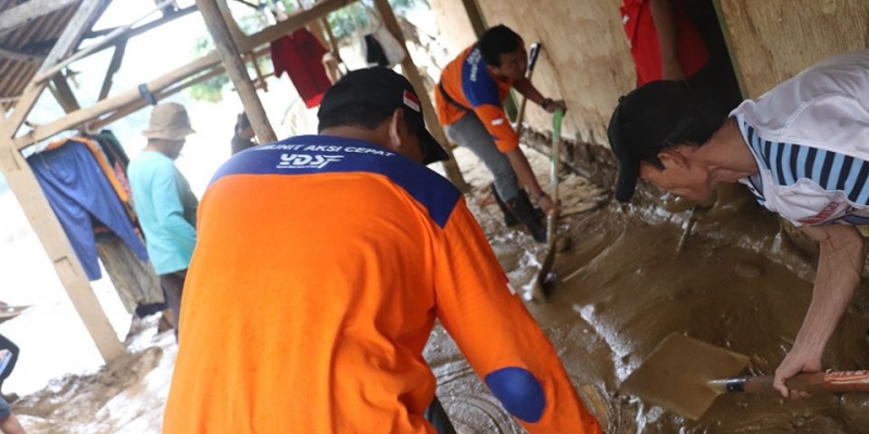 YDSF Salurkan Bantuan Untuk Korban Banjir Jabodetabek