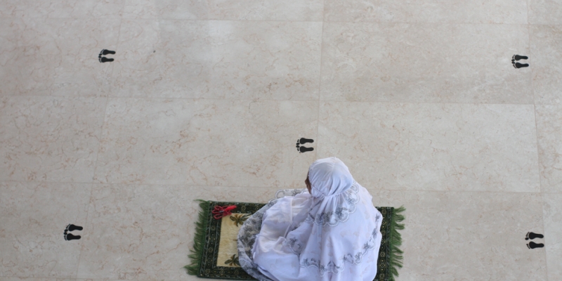 Bagaimana Posisi Imam & Shaf Wanita Saat Shalat Berjamaah | YDSF