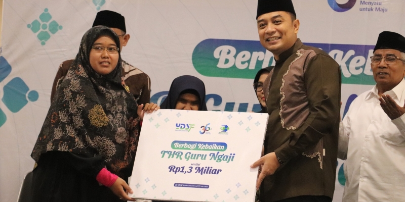 Berbagi Kebaikan THR Guru Ngaji & Bingkisan Lebaran YDSF bersama Wali Kota Surabaya