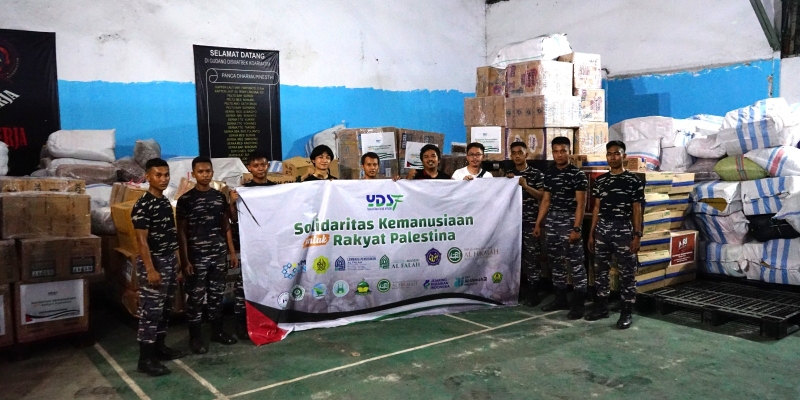 Pengiriman Bantuan YDSF untuk Palestina melalui TNI AL