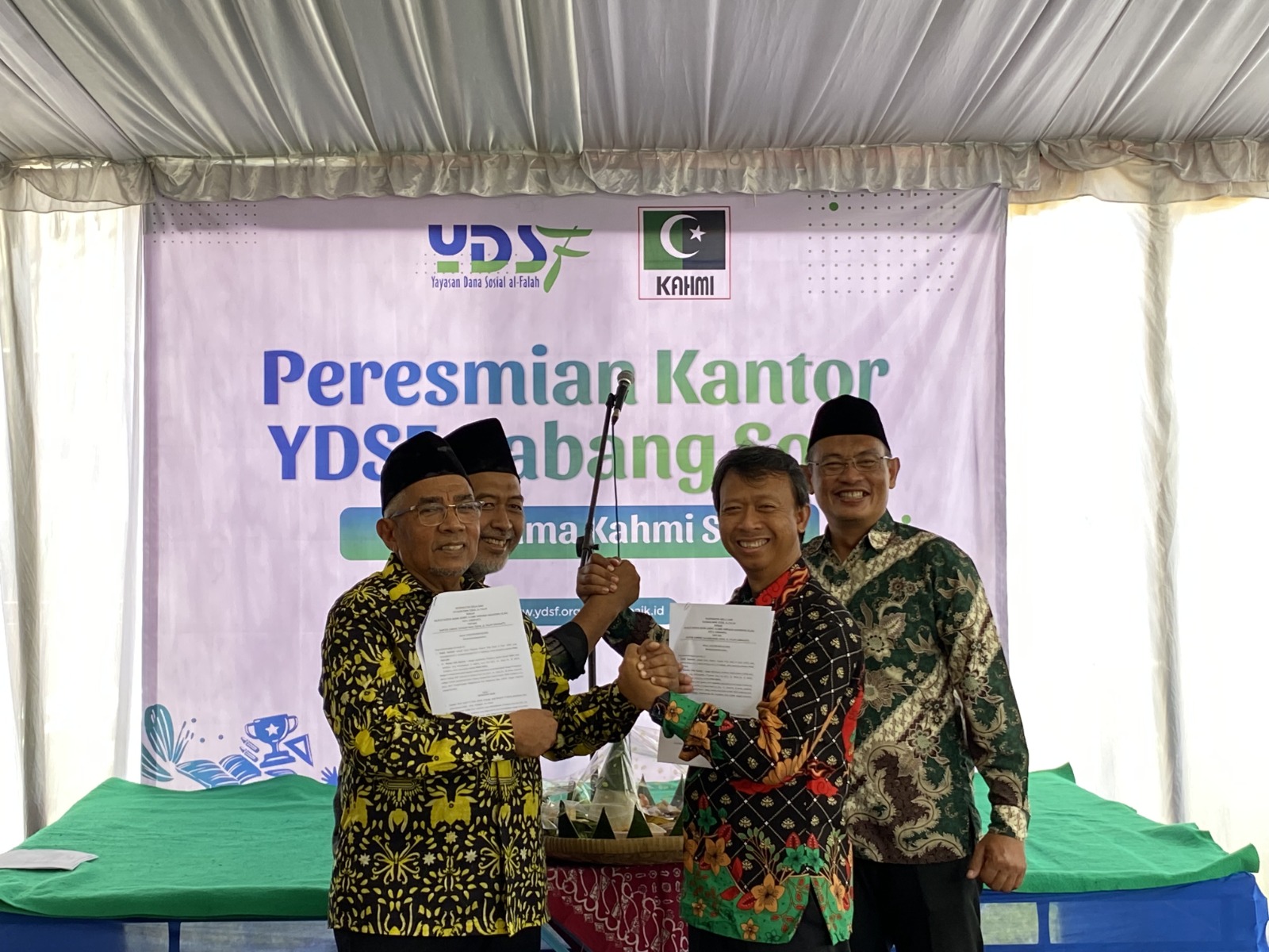 Fizruk serialidagi gimnastika oqituvchisi bilan jinsiy aloqa haqida video